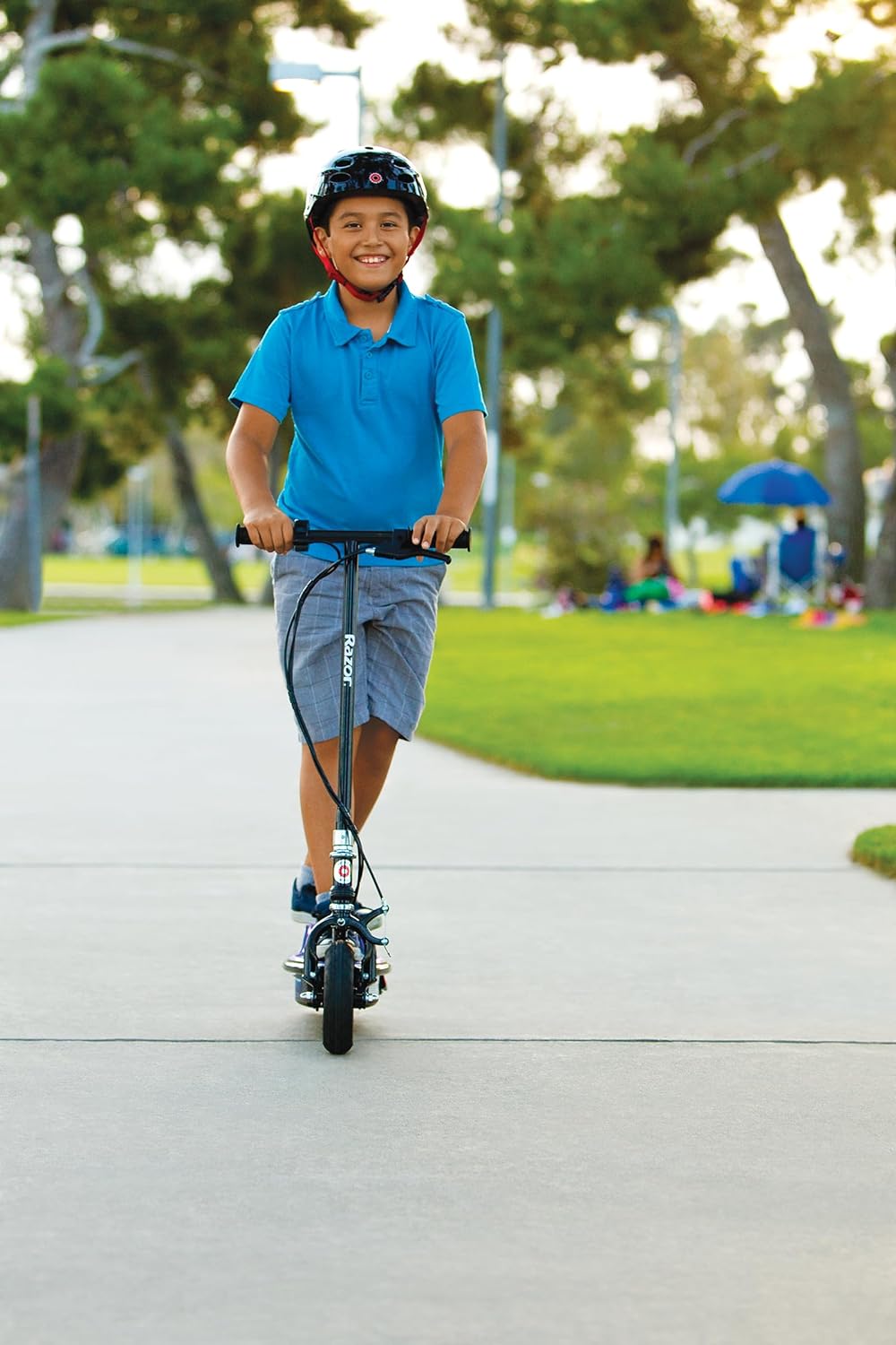 electric scooter for kids Razor E100 Glow riding practices