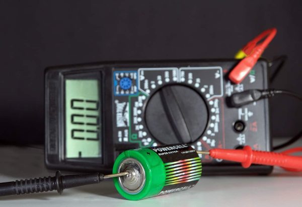 Battery gadget which shows pressure and voltage